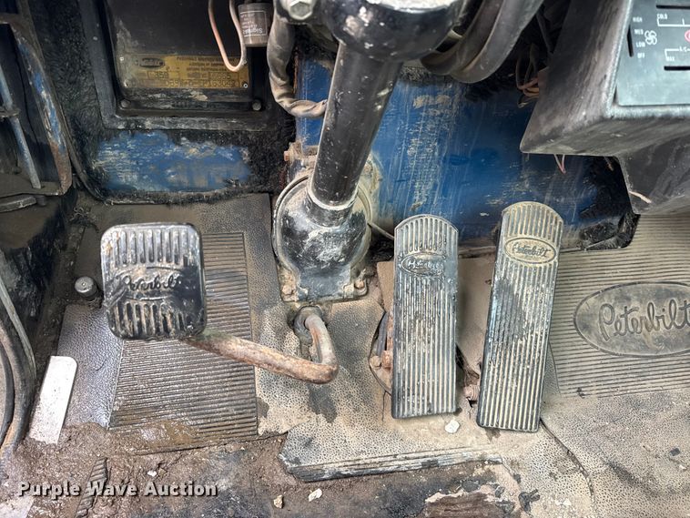 image for item ER0338 1984 Peterbilt 359 semi truck