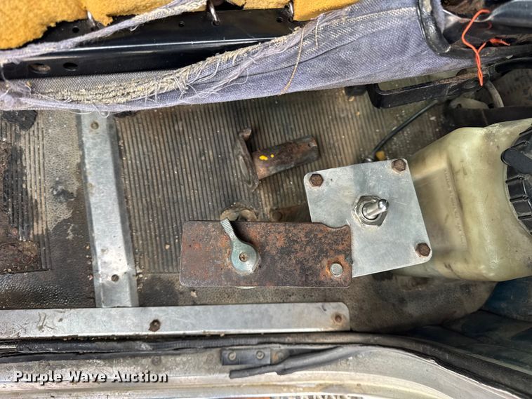 image for item ER0338 1984 Peterbilt 359 semi truck