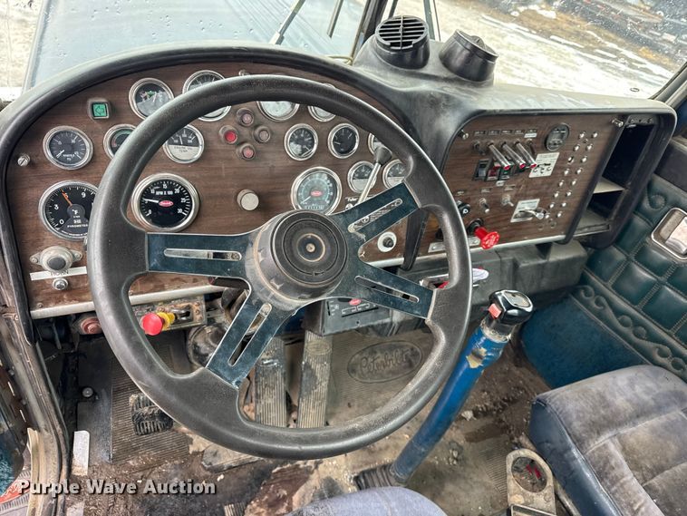 image for item ER0338 1984 Peterbilt 359 semi truck
