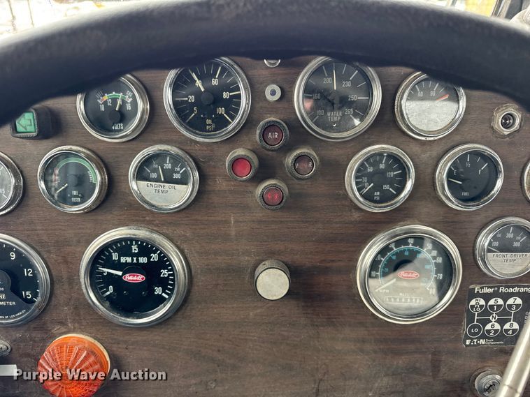 image for item ER0338 1984 Peterbilt 359 semi truck