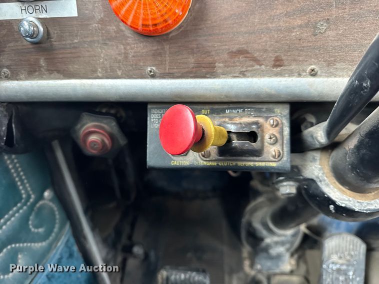 image for item ER0338 1984 Peterbilt 359 semi truck