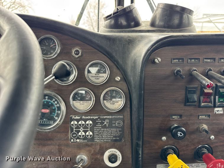 image for item ER0338 1984 Peterbilt 359 semi truck