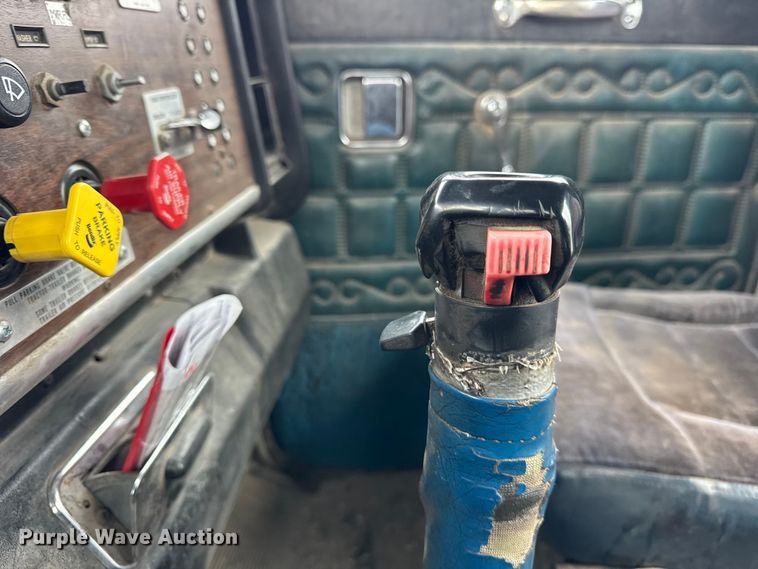 image for item ER0338 1984 Peterbilt 359 semi truck