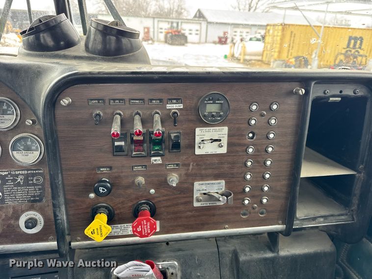 image for item ER0338 1984 Peterbilt 359 semi truck