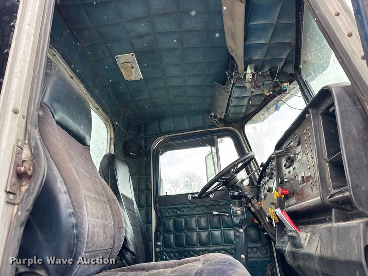 image for item ER0338 1984 Peterbilt 359 semi truck