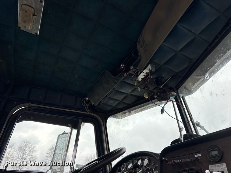 image for item ER0338 1984 Peterbilt 359 semi truck