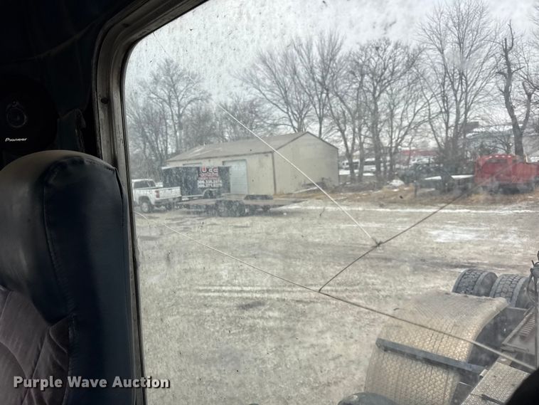 image for item ER0338 1984 Peterbilt 359 semi truck