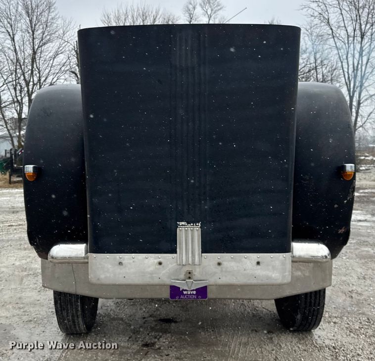 image for item ER0338 1984 Peterbilt 359 semi truck