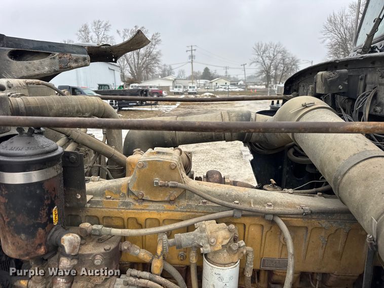 image for item ER0338 1984 Peterbilt 359 semi truck