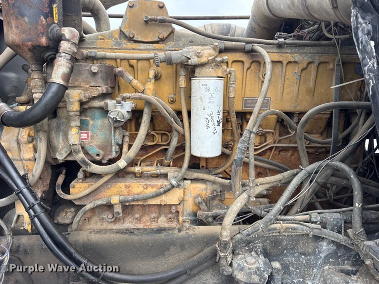 image for item ER0338 1984 Peterbilt 359 semi truck