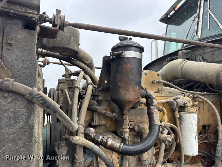 image for item ER0338 1984 Peterbilt 359 semi truck