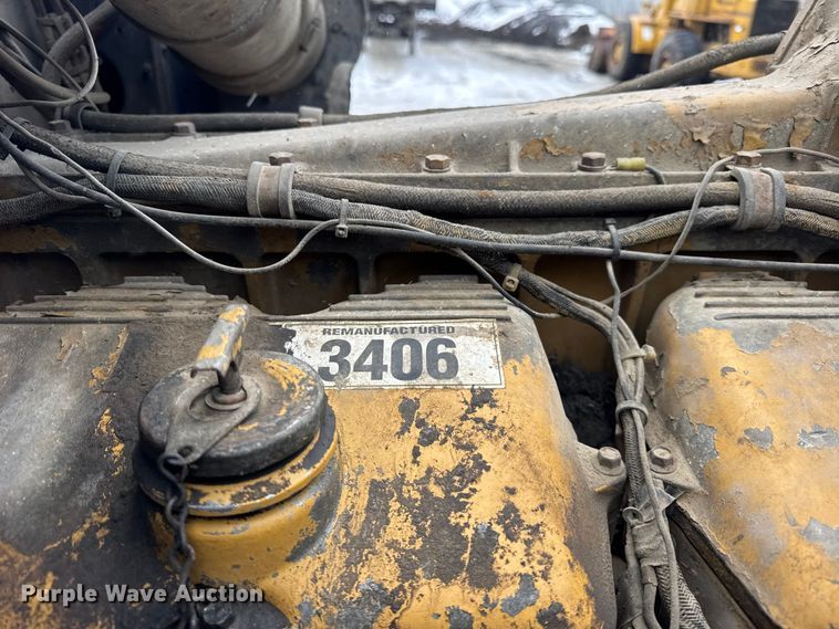 image for item ER0338 1984 Peterbilt 359 semi truck