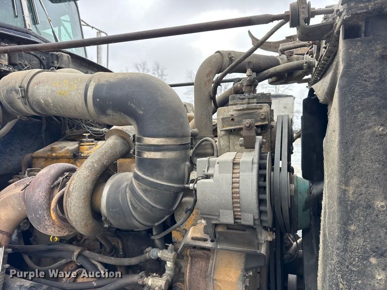 image for item ER0338 1984 Peterbilt 359 semi truck