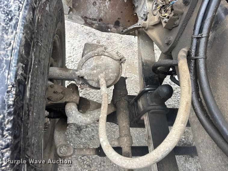 image for item ER0338 1984 Peterbilt 359 semi truck