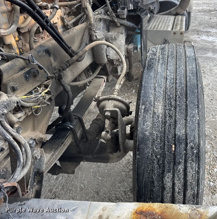 image for item ER0338 1984 Peterbilt 359 semi truck