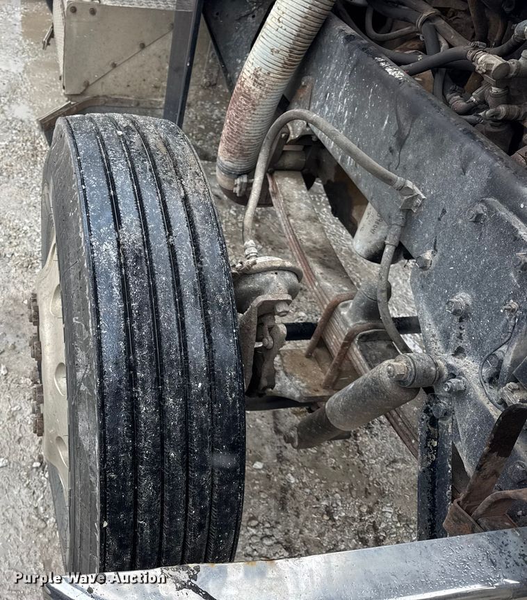 image for item ER0338 1984 Peterbilt 359 semi truck