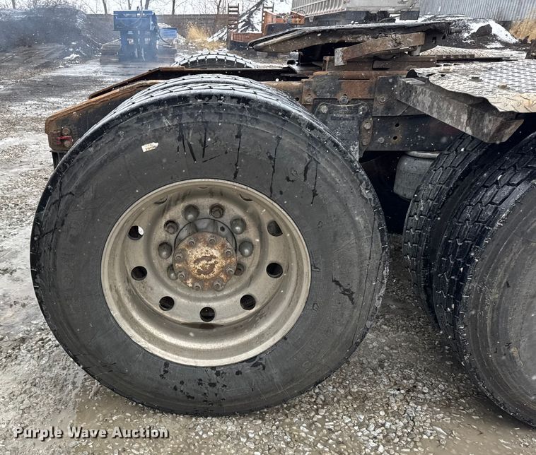 image for item ER0338 1984 Peterbilt 359 semi truck