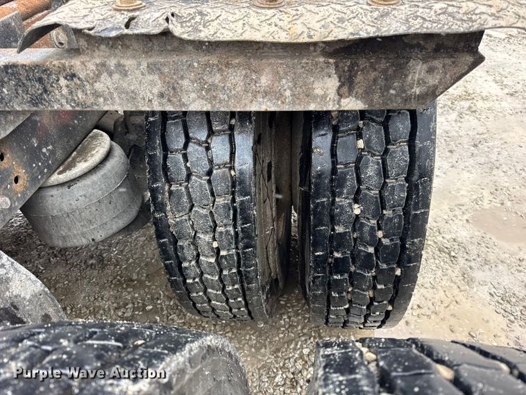 image for item ER0338 1984 Peterbilt 359 semi truck