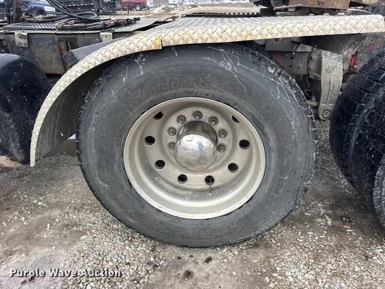 image for item ER0338 1984 Peterbilt 359 semi truck