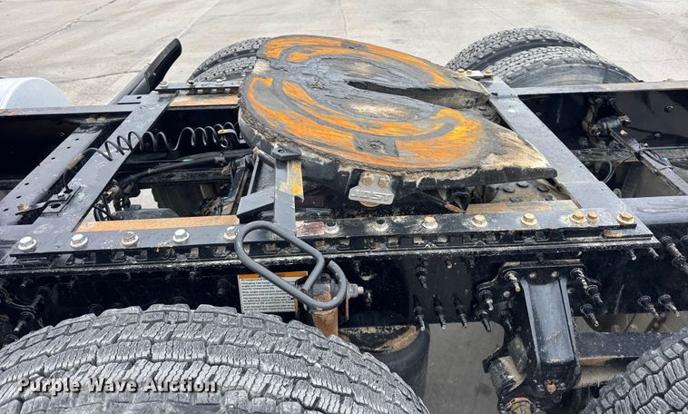 image for item ER0339 2021 Volvo VNR semi truck