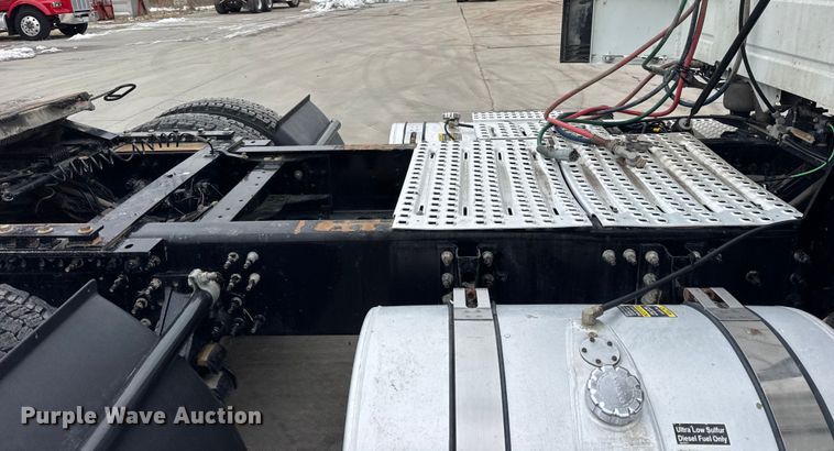 image for item ER0339 2021 Volvo VNR semi truck