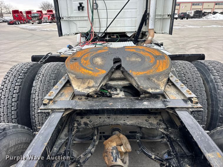 image for item ER0339 2021 Volvo VNR semi truck