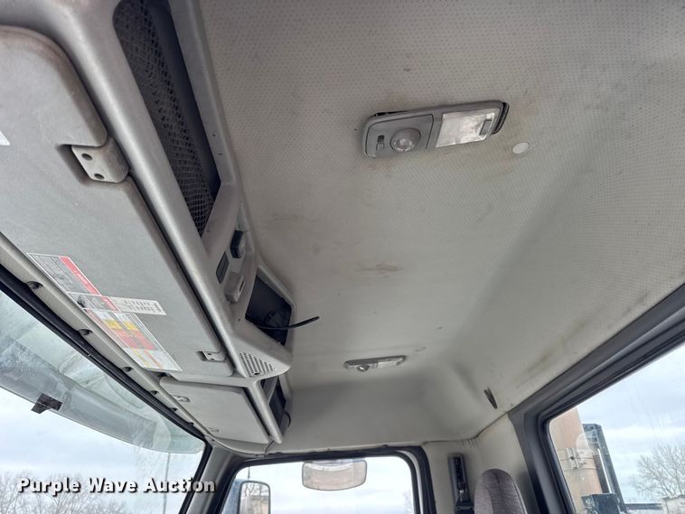 image for item ER0339 2021 Volvo VNR semi truck