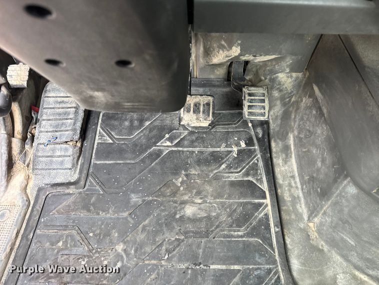 image for item ER0339 2021 Volvo VNR semi truck