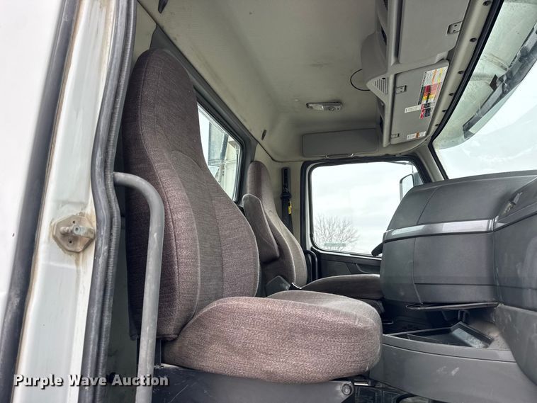 image for item ER0339 2021 Volvo VNR semi truck