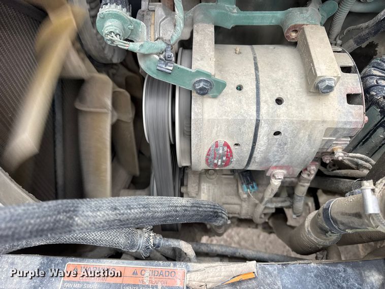 image for item ER0339 2021 Volvo VNR semi truck