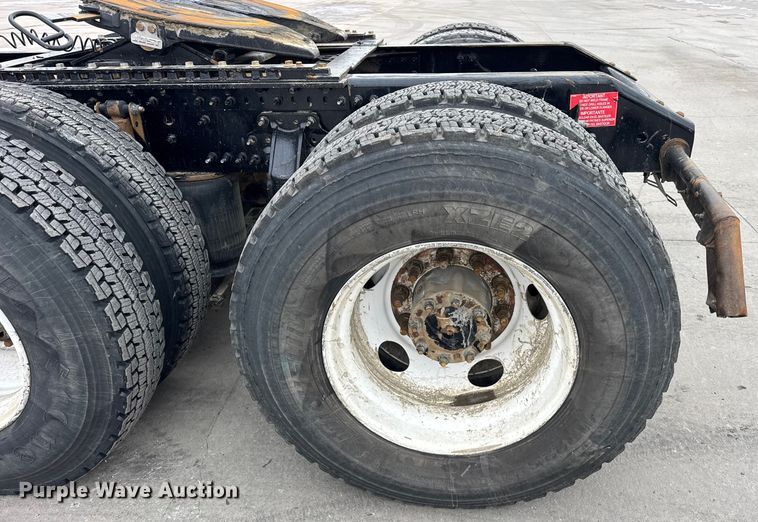 image for item ER0339 2021 Volvo VNR semi truck