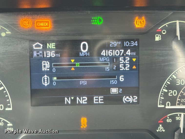 image for item ER0339 2021 Volvo VNR semi truck