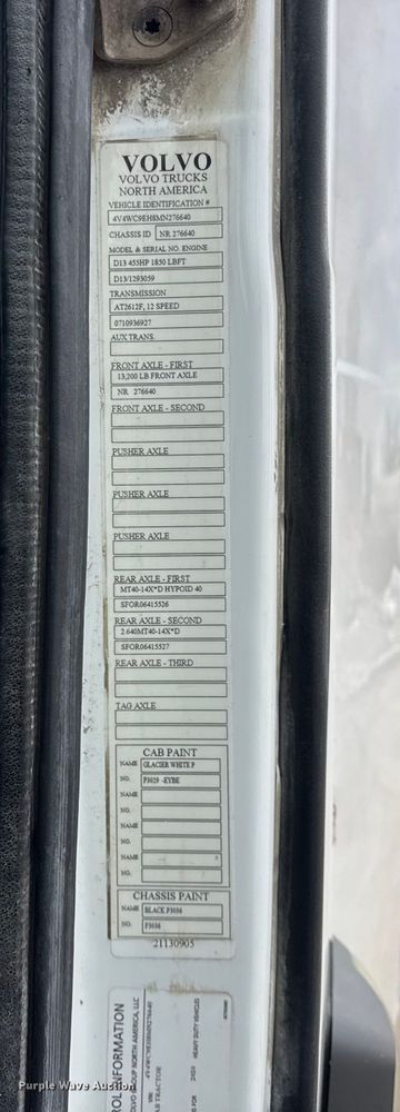 image for item ER0339 2021 Volvo VNR semi truck