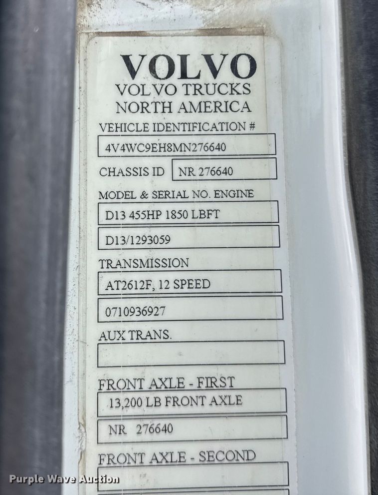 image for item ER0339 2021 Volvo VNR semi truck