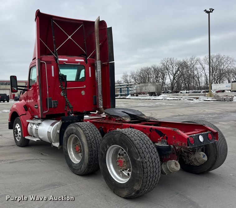 image for item ER0340 2016 Kenworth T880 semi truck