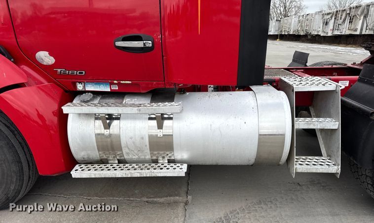 image for item ER0340 2016 Kenworth T880 semi truck