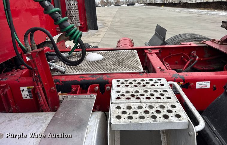 image for item ER0340 2016 Kenworth T880 semi truck