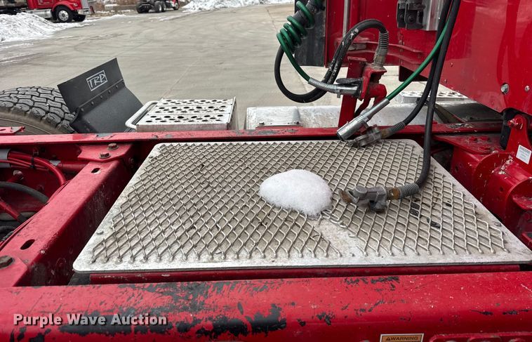 image for item ER0340 2016 Kenworth T880 semi truck