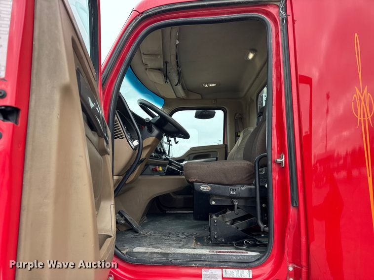 image for item ER0340 2016 Kenworth T880 semi truck