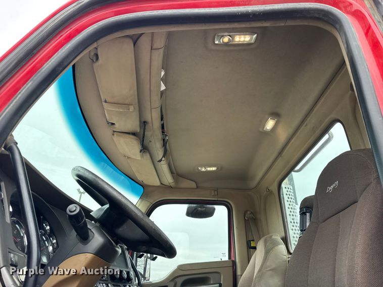 image for item ER0340 2016 Kenworth T880 semi truck