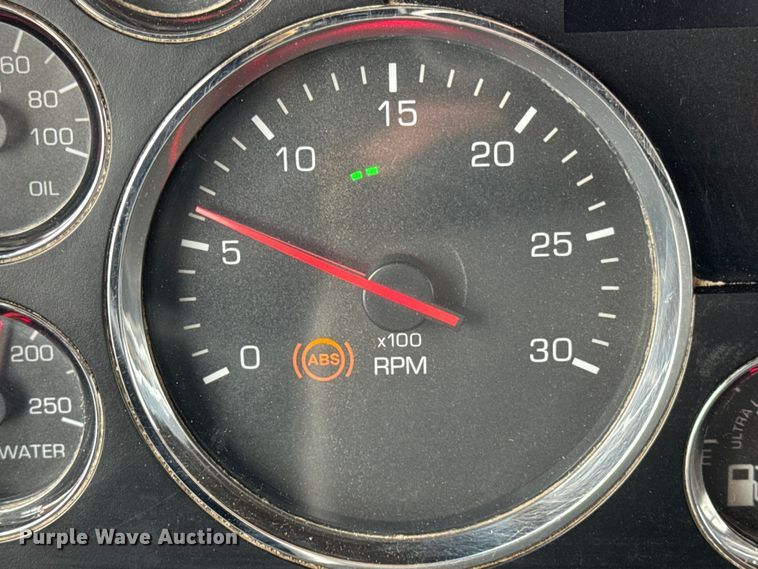 image for item ER0340 2016 Kenworth T880 semi truck