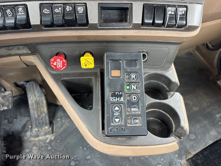 image for item ER0340 2016 Kenworth T880 semi truck