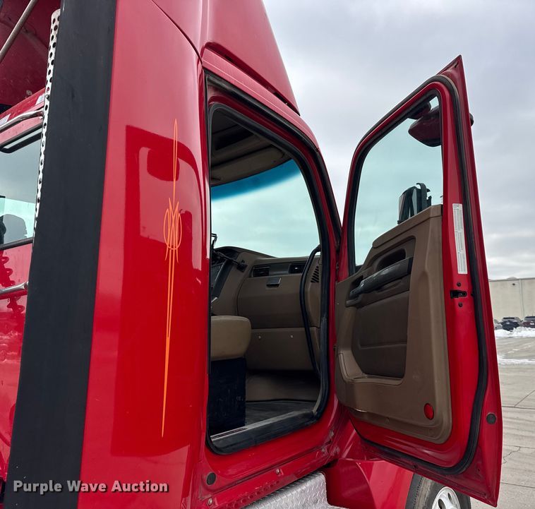 image for item ER0340 2016 Kenworth T880 semi truck