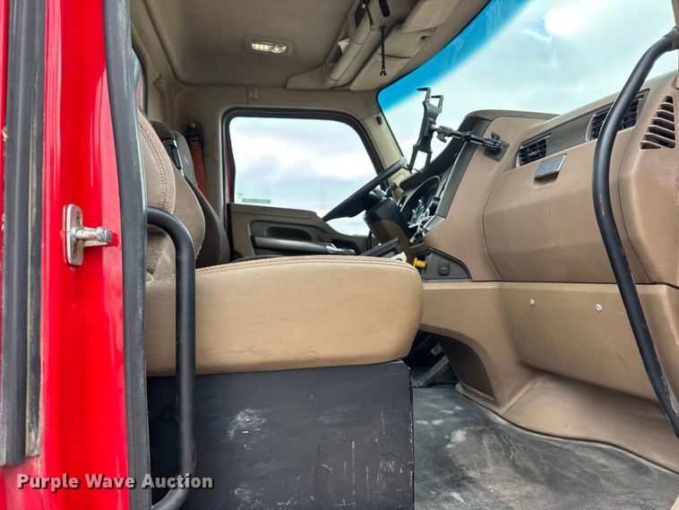 image for item ER0340 2016 Kenworth T880 semi truck