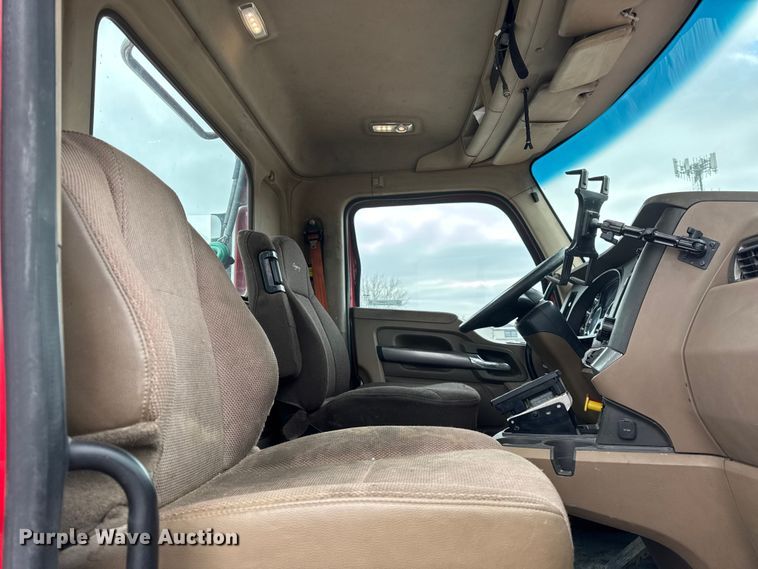 image for item ER0340 2016 Kenworth T880 semi truck