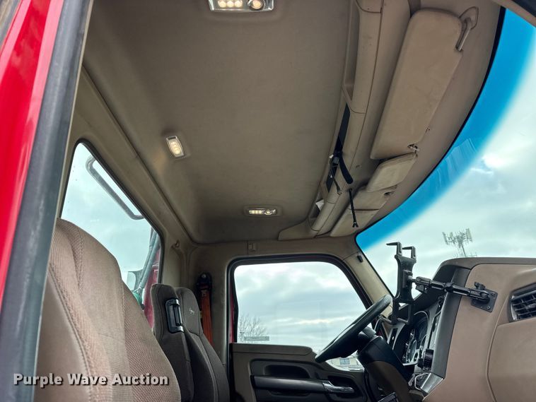 image for item ER0340 2016 Kenworth T880 semi truck