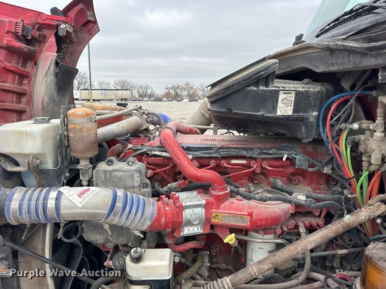 image for item ER0340 2016 Kenworth T880 semi truck