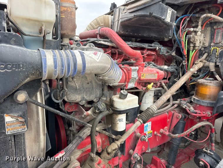 image for item ER0340 2016 Kenworth T880 semi truck