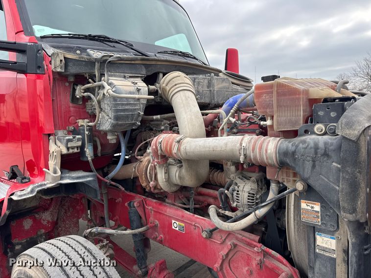 image for item ER0340 2016 Kenworth T880 semi truck