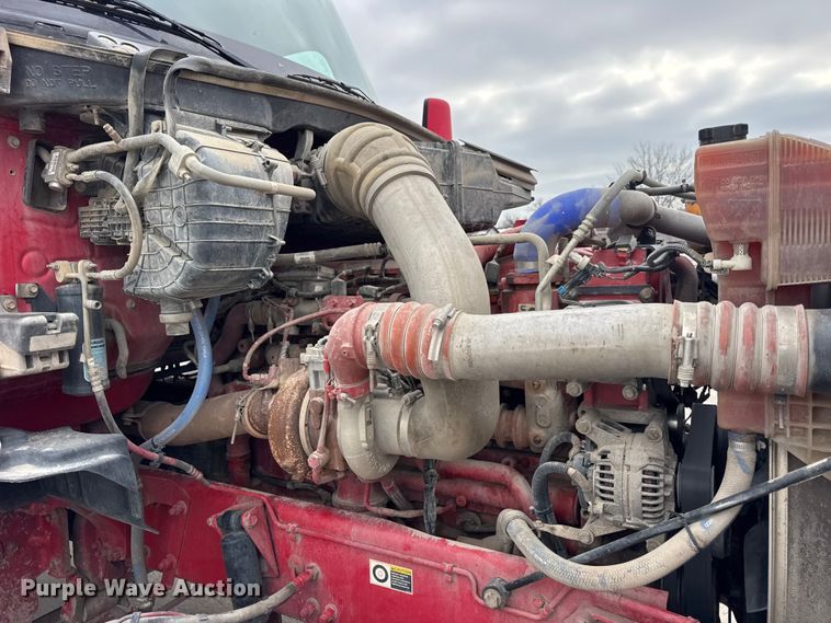 image for item ER0340 2016 Kenworth T880 semi truck